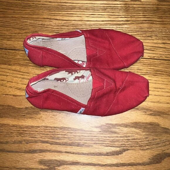 TOMS Size 6.5 Red Canvas Slip On Flat Comfort Women’s Shoes - Picture 1 of 3